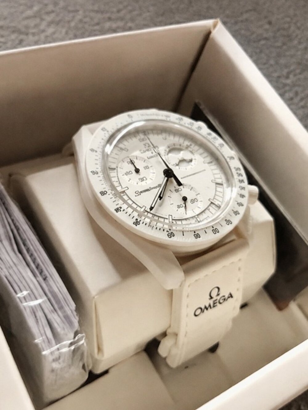 Omega x Swatch Mission To MoonPhase "Snoopy" MoonSwatch